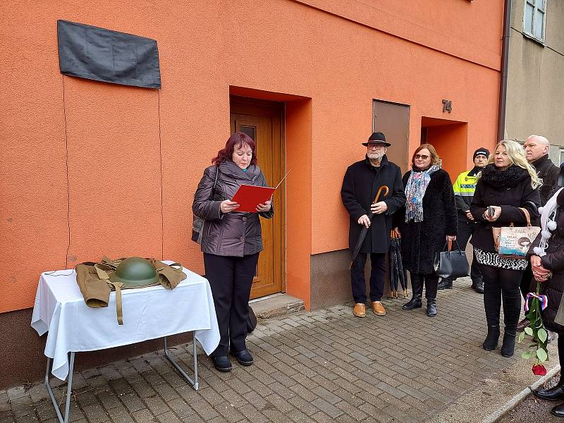 Pamětní deska hrdinovi protinacistického odboje Františku Závorkovi byla v pátek 13. ledna odhalena na jeho rodném domě v Příbrami.