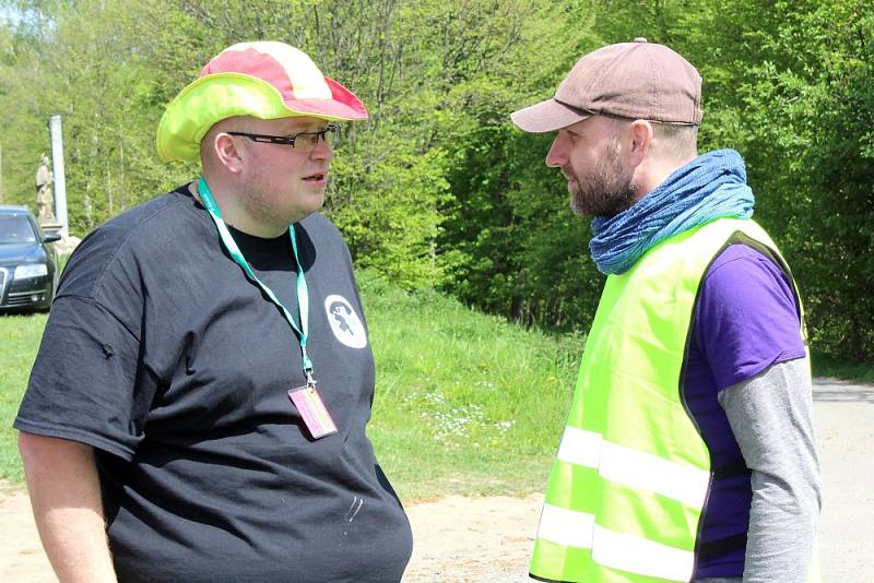 V Mníšku pod Brdy se konala část osmého ročníku soutěže záchranářů a zdravotníků SOS 2016 EXTREME. Ředitel soutěže Lukáš Tláskal (vlevo) s mluvčím Mníšku Milošem Navrátilem.