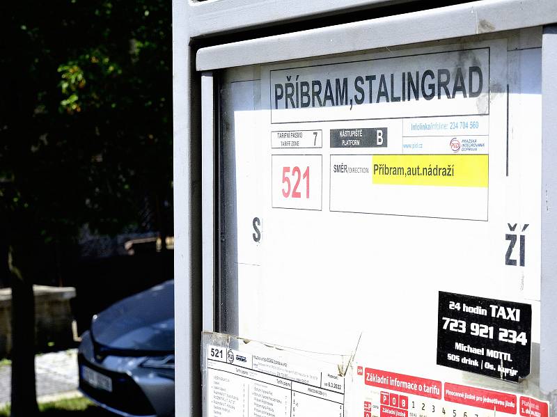 Autobusová zastávka Stalingrad v ulici Hornických učňů v Příbrami.