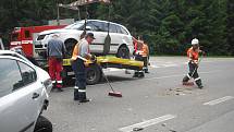 Nehoda pěti osobních aut na strakonické silnici u Bytízu.