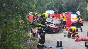 Nehoda dvou osobních vozidel uzavřela dálnici D4 ve směru na Příbram u Jíloviště u Prahy.