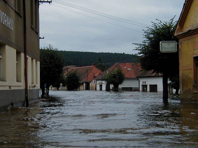 Příbramsko – Solenice a Kamýk byly před 15 roky nejpostiženější obcí regionu při katastrofální povodni 2002. Když se povodňová vlna hnala Vltavskou kaskádou, zatopila Solenice pod hrází Vodního díla Orlík a pod vodou se vzápětí ocitá i Kamýk nad Vltavou. 