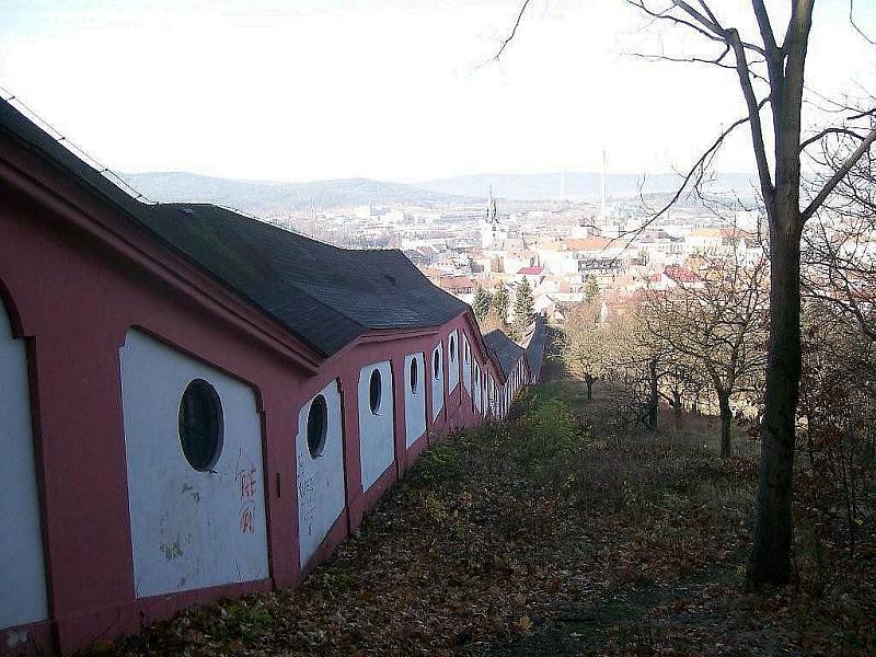 Svatohorské schody ničí vandalové.