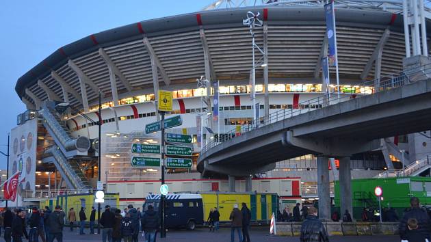 Trenéři 1.FK Příbram byli na stáži v Ajaxu Amsterdam. Před hlavním stadionem.