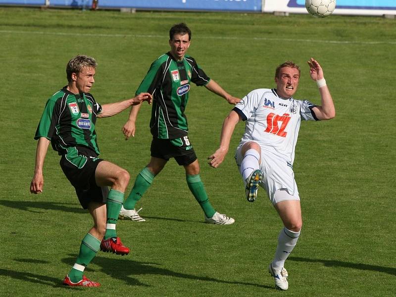 2. liga: Marila Příbram (zelení) - Ústí nad Labem (1:1).