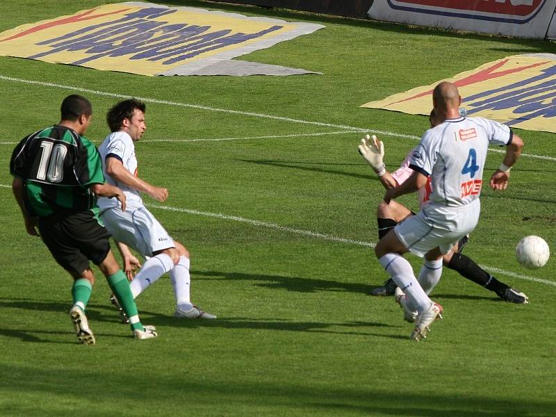 2. liga: Marila Příbram (zelení) - Ústí nad Labem (1:1).