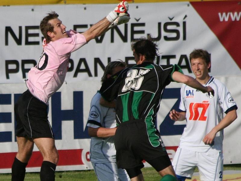 2. liga: Marila Příbram (zelení) - Ústí nad Labem (1:1).