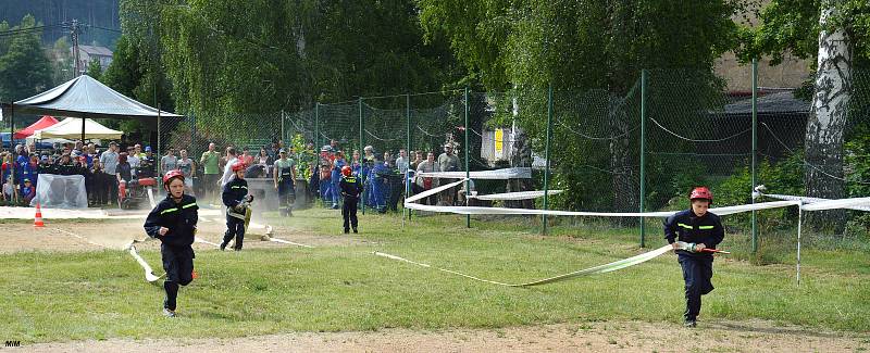 O tři putovní trofeje se zápolilo ve třech kategoriích: družstva dětí, žen a mužů. Kromě zástupců 7. okrsku z Jinec, Čenkova, Ohrazenice a Křešína přijeli i hosté z Kardavce, Hluboše, Hostomic, Jánské a Dobříše.