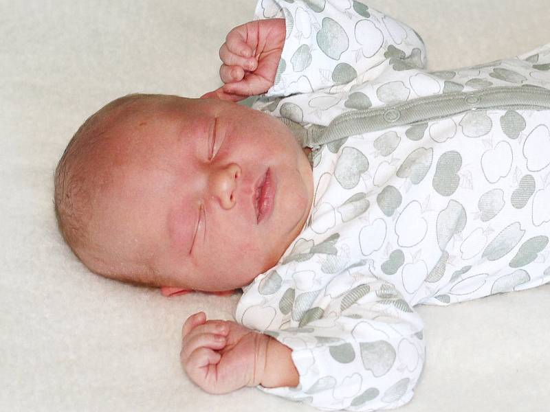 Oliver Garifulin se narodil 5. března 2022 v Příbrami. Vážil 4950g a měřil 54cm. Doma v Příbrami ho přivítali maminka Markéta, tatínek Rustan a tříletá Emma.