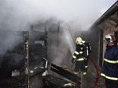 Požár v obci Jince na Příbramsku.