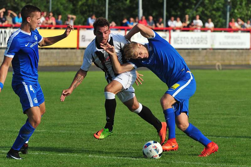 Stadion V Lipkách v Dobříši zažil ve středu v podvečer fotbalový svátek. K utkání 2. kola českého poháru MOL Cup sem přijel prvoligový tým Slovan Liberec.