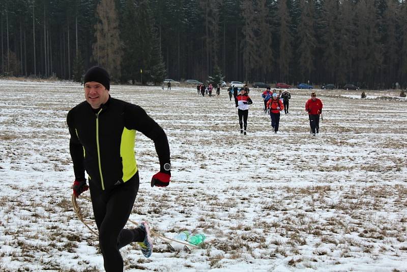 Necelé tři desítky posádek se v sobotu odpoledne postavily na start 38. ročníku populárního Zlatého nugetu Bečánova. Nejrychlejší posádka zvládla zhruba sedmikilometrovou trasu za necelou hodinu.