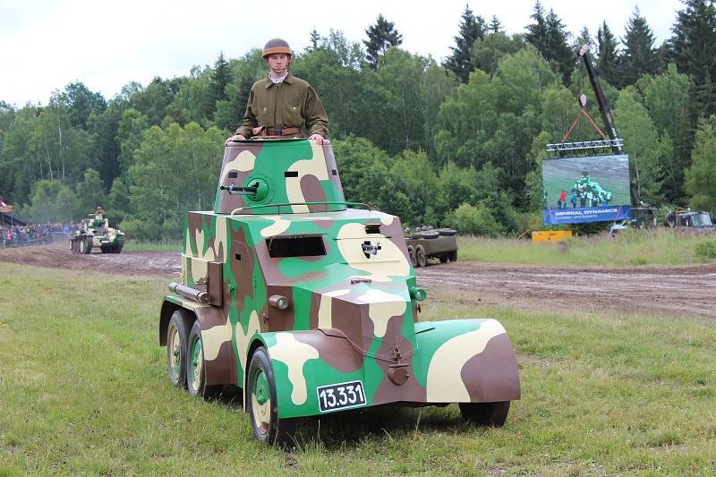 Na letošních Dnech pozemního vojska bylo tradiční defilé historické i současné techniky, akční ukázky i představení nové techniky.