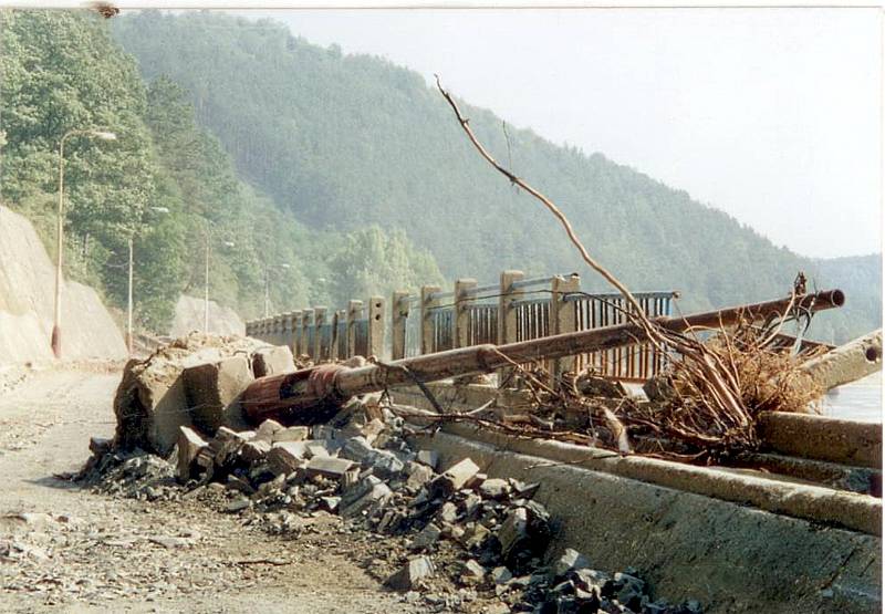 Povodně 2002 v obci Solenice a na přehradě Orlík.