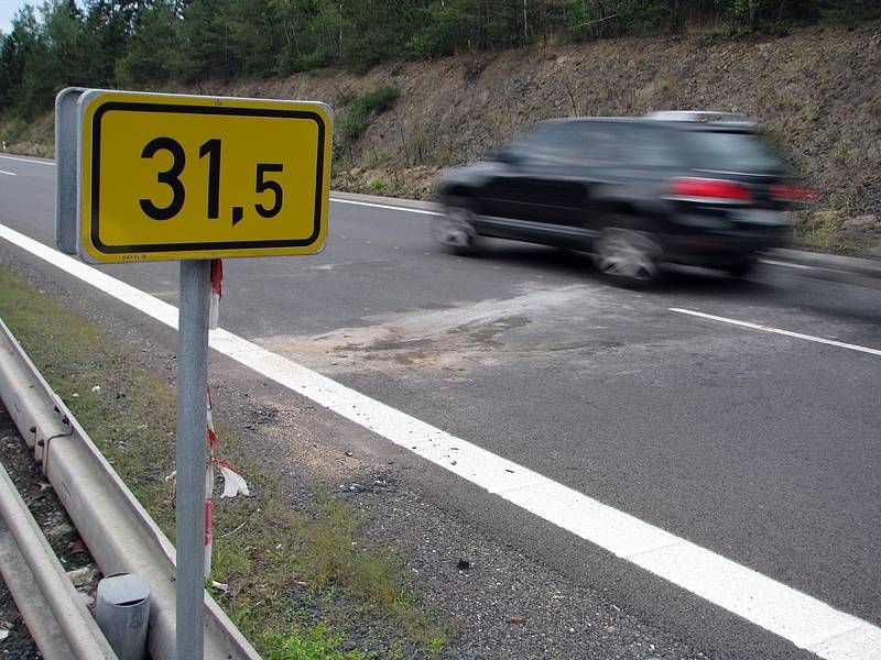 Místo na 31,5 kilometru, kde se dnes stala vážná dopravní nehoda