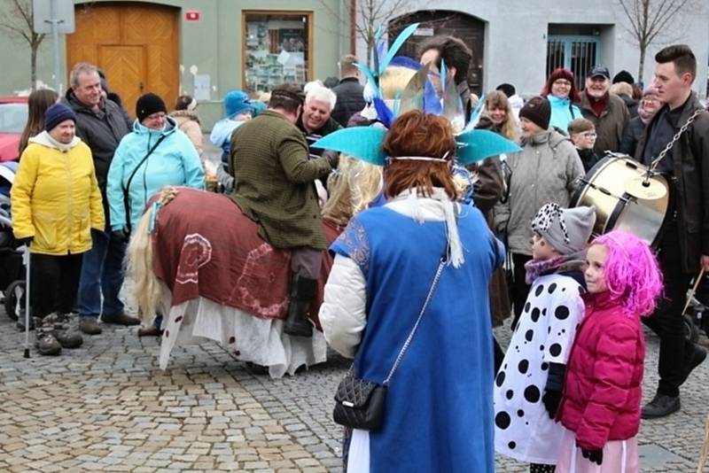 Sobotní masopustní průvod zahájil v Březnici čtyřicetidenní půst.