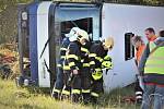 Při netradičním cvičení utekli z havarovaného vězeňského autobusu dva vězni.