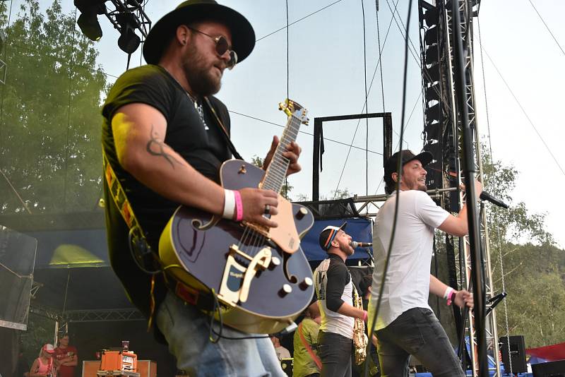 Letní festival v příjemném prostředí, přímo na pláži, byl v tropickém počasí volbou několika tisíců návštěvníků. Foto: Ondřej Navrátil