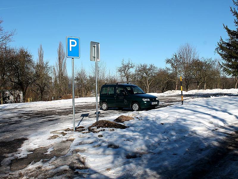 Parkoviště u centrálního hřbitova v Příbrami už nabízí místa.