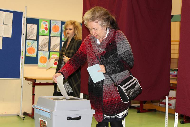 Volby v Jincích překvapily komisi velkou účastí