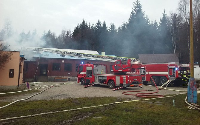 Požár rekreačního střediska ve Věšíně na Příbramsku.