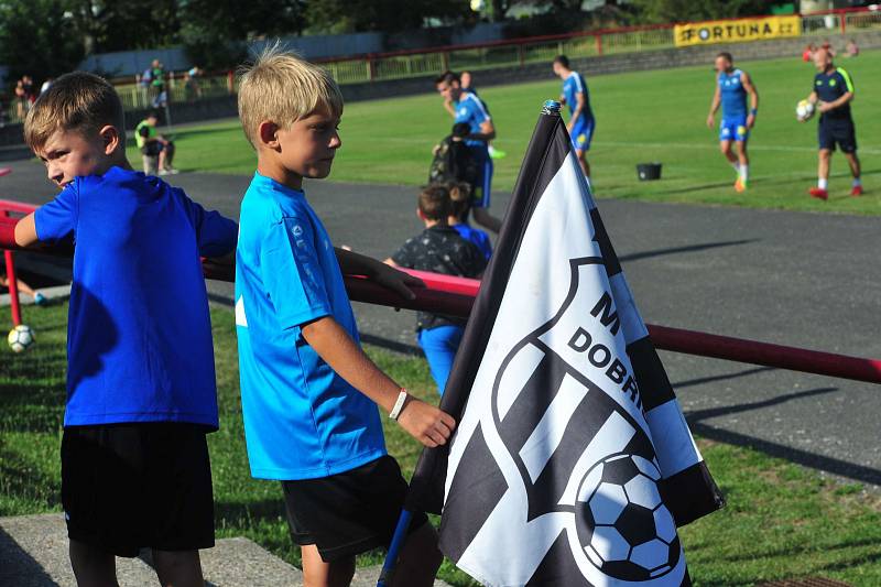 Stadion V Lipkách v Dobříši zažil ve středu v podvečer fotbalový svátek. K utkání 2. kola českého poháru MOL Cup sem přijel prvoligový tým Slovan Liberec.