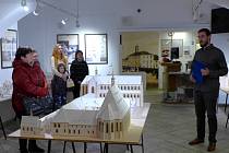Výstava Česká vrcholná gotika v modelech představuje 20 fyzických modelů staveb vrcholné gotiky.