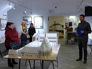 Výstava Česká vrcholná gotika v modelech představuje 20 fyzických modelů staveb vrcholné gotiky.