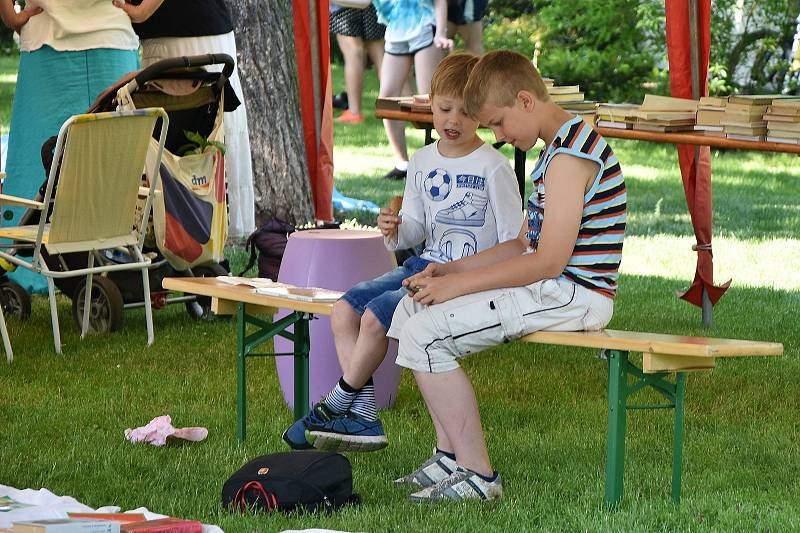 V sobotu 26. května se uskutečnila oblíbená akce Korzo Obora na břehu rybníka, kterou již několik let pořádá Spolek ve čtvrtek.