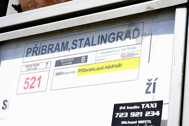 Autobusová zastávka Stalingrad v ulici Hornických učňů v Příbrami.