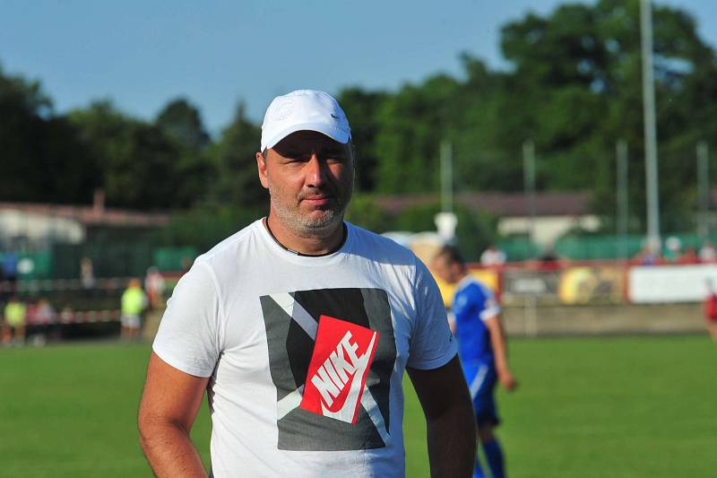 Stadion V Lipkách v Dobříši zažil ve středu v podvečer fotbalový svátek. K utkání 2. kola českého poháru MOL Cup sem přijel prvoligový tým Slovan Liberec.