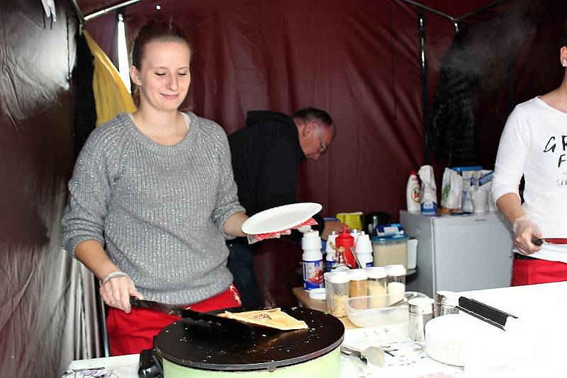 Food festival v Příbrami přilákal davy lidí. Snímky hovoří za vše. 