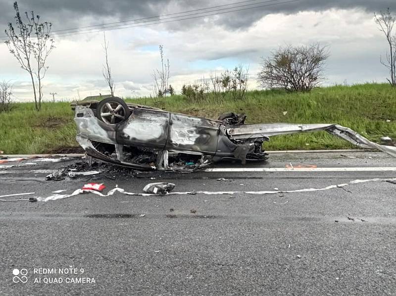 Z vážné nehody na D4 nedaleko obce Obořiště 15. května 2021.