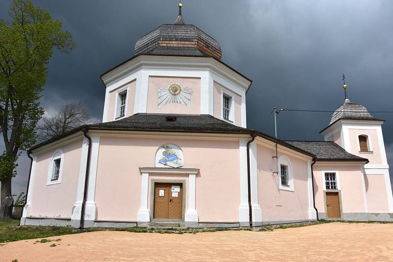 Kostel svaté Barbory v Pročevilech.