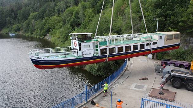 Orlickou flotilu rozšířil parník přivezený z Německa.