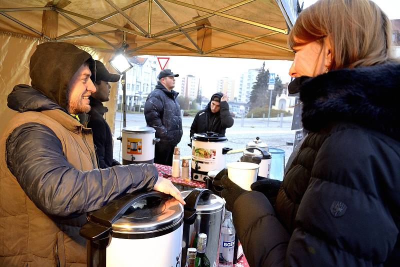 V Příbrami začal s rozsvícením vánočního stromu adventní čas.