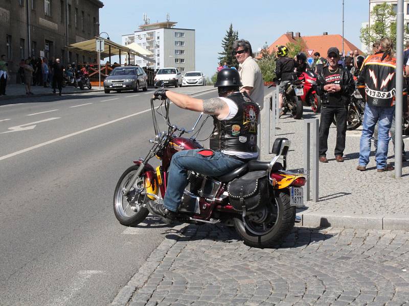 V Příbrami se opět sešli milovníci motorek i nejrůznějších vozidel ke spanilé jízdě po nejkratší Route 66 na světě.