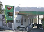 Benzinová čerpací stanice MOL v Sedlecké ulici v Sedlčanech, 10. března 2022.