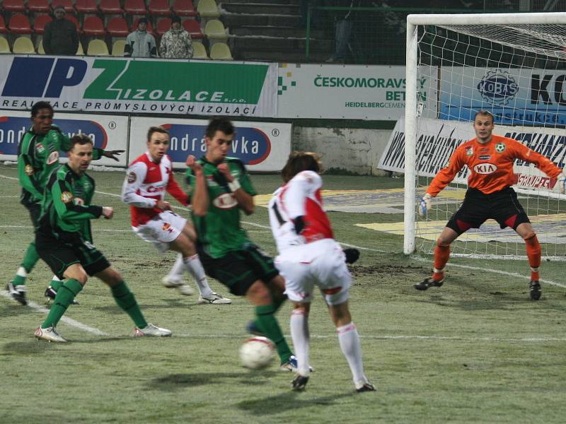 1. liga: 1.FK Příbram - Slavia Praha (0:0).