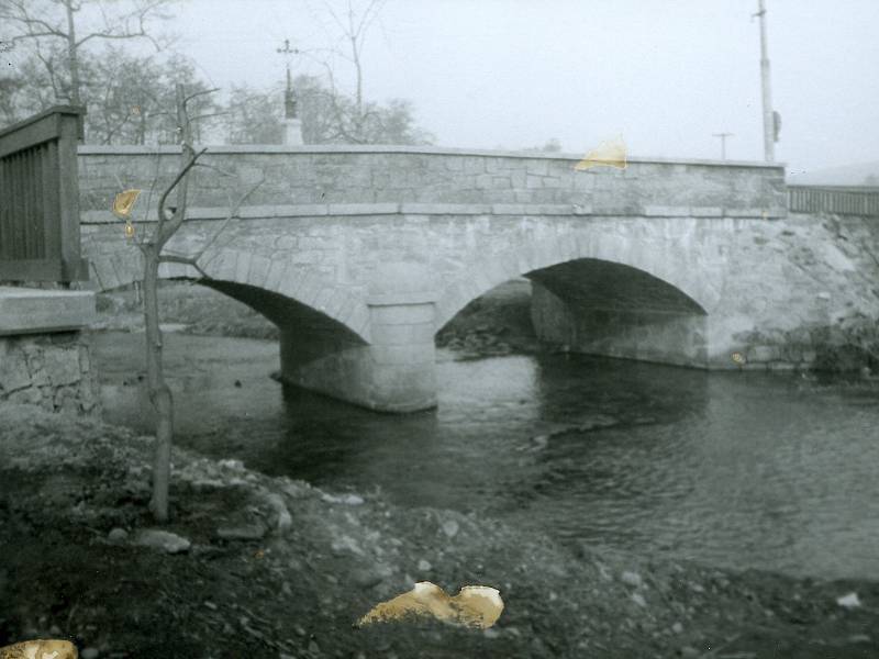 Most přes potok Mastník v Kosově Hoře.
