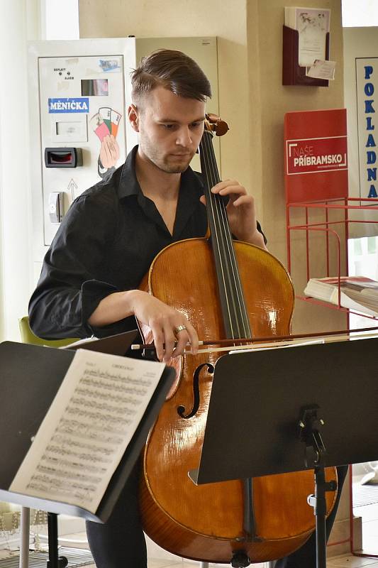 Koncert na hlavní recepci v Oblastní nemocnici v Příbrami v rámci Hudebního festivalu Antonína Dvořáka.