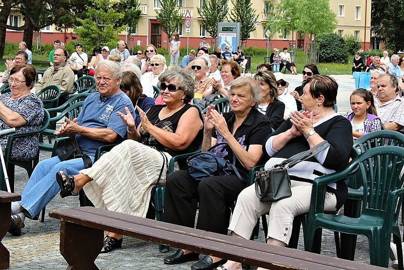 Rožmitálská Venkovanka na náměstí 17. listopadu byla součástí Příbramského kulturního léta.