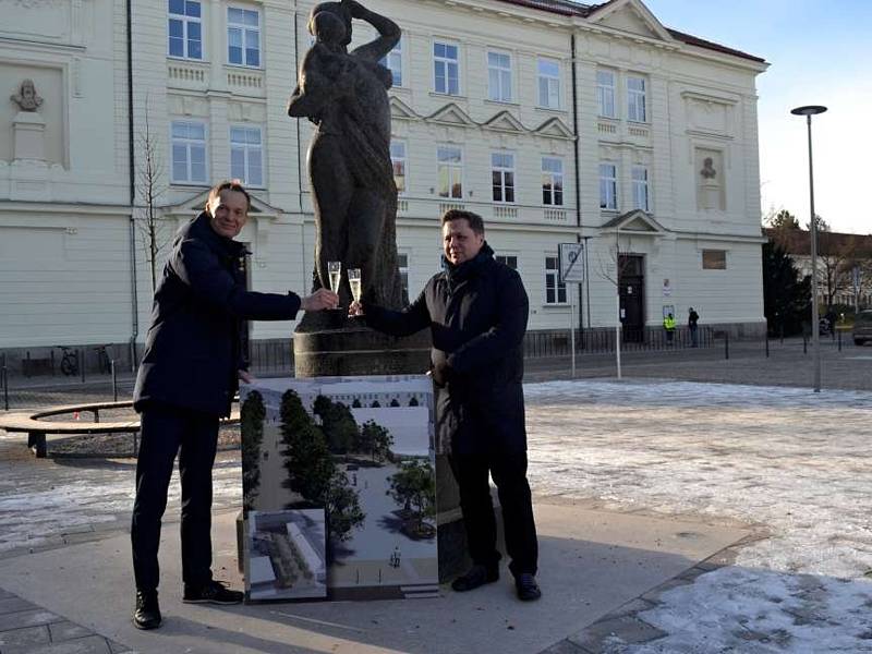 Ze slavnostního otevření zrekonstruovaného Komenského náměstí v Dobříši.