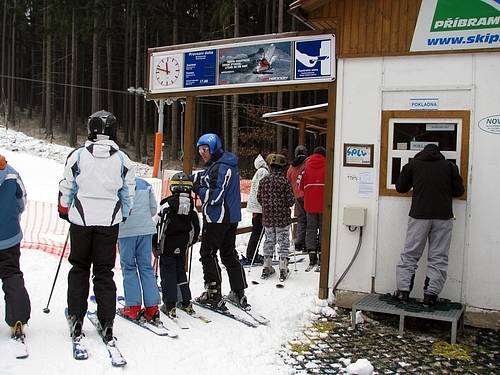 Už první den byla návštěvnost příbramské sjezdovky obrovská