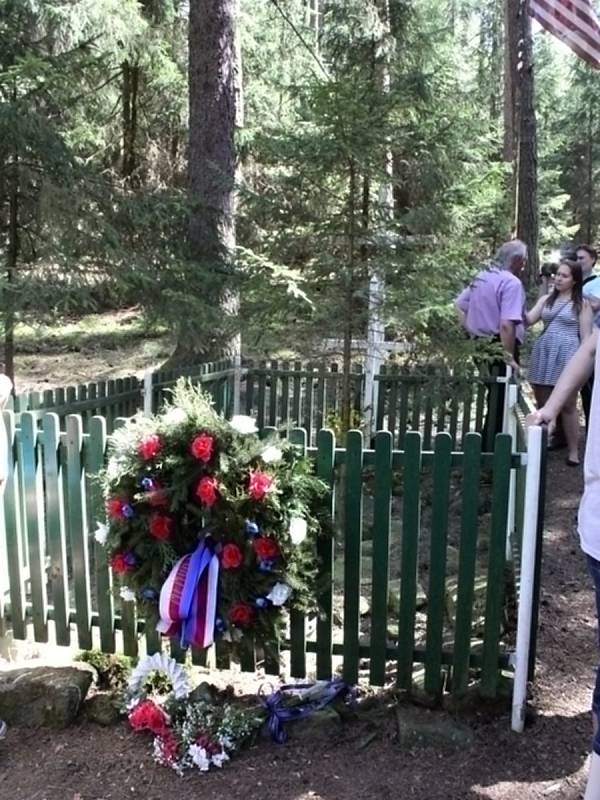 Na Sedlčansku si o víkendu připomněli osobnost prvního velitele československé bombardovací peruti ve Velké Británii za 2. světové války generála Karla Mareše i posádku sestřeleného amerického bombardéru.