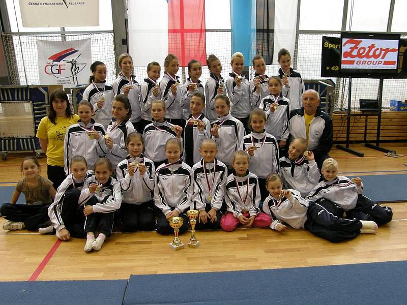 Děvčata ze Sokola Příbram po MČR v TeamGym 2011.