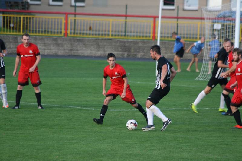 Ze zápasu divize B MFK Dobříš - Brandýs nad Labem 4:2.