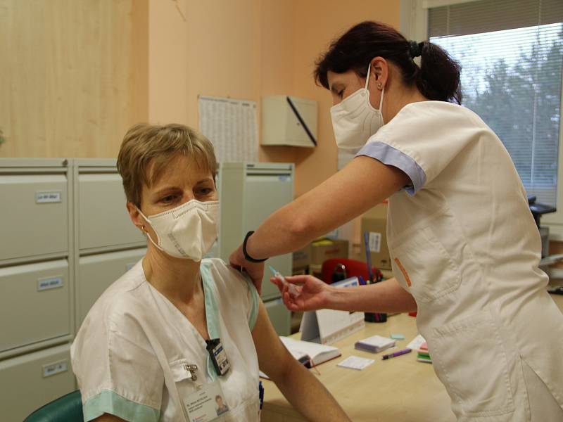 Očkování zdravotníků proti koronaviru. Ilustrační foto.