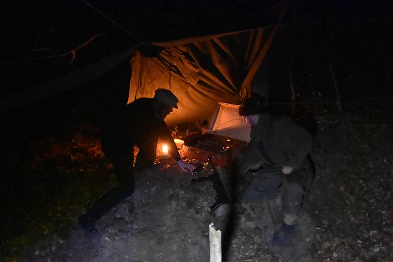 Noční pochod po stopách výsadku partyzánů z výsadku CHALK přilákal policisty, vojáky, hasiče a další účastníky z celé České republiky.