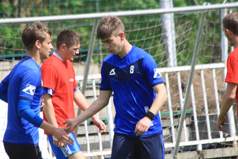 Fotbalový turnaj Deníku se hrál v Sedlčanech na Příbramsku ve čtvrtek 5. května 2022.